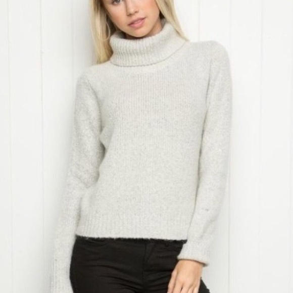 Brandy Melville Sweaters - Brandy Melville Cassia Sweater